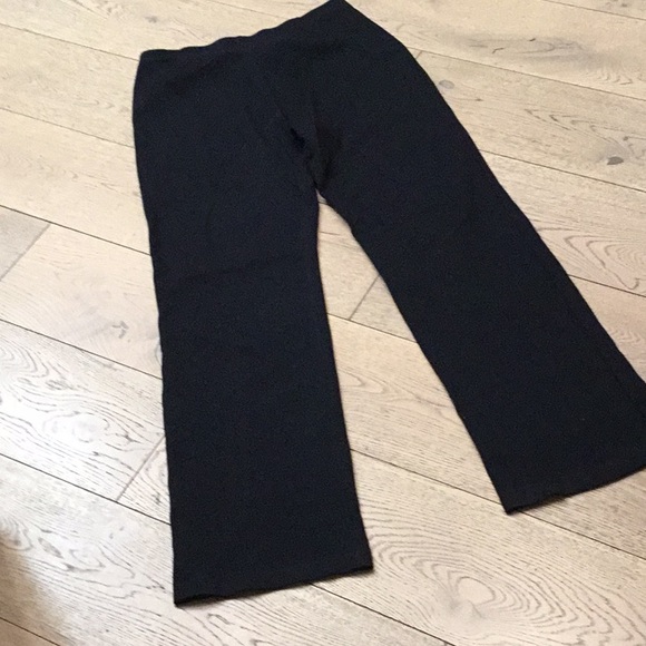 Woman’s Eileen Fisher black pull on stretch pants. Small. Barely worn! - Picture 4 of 4